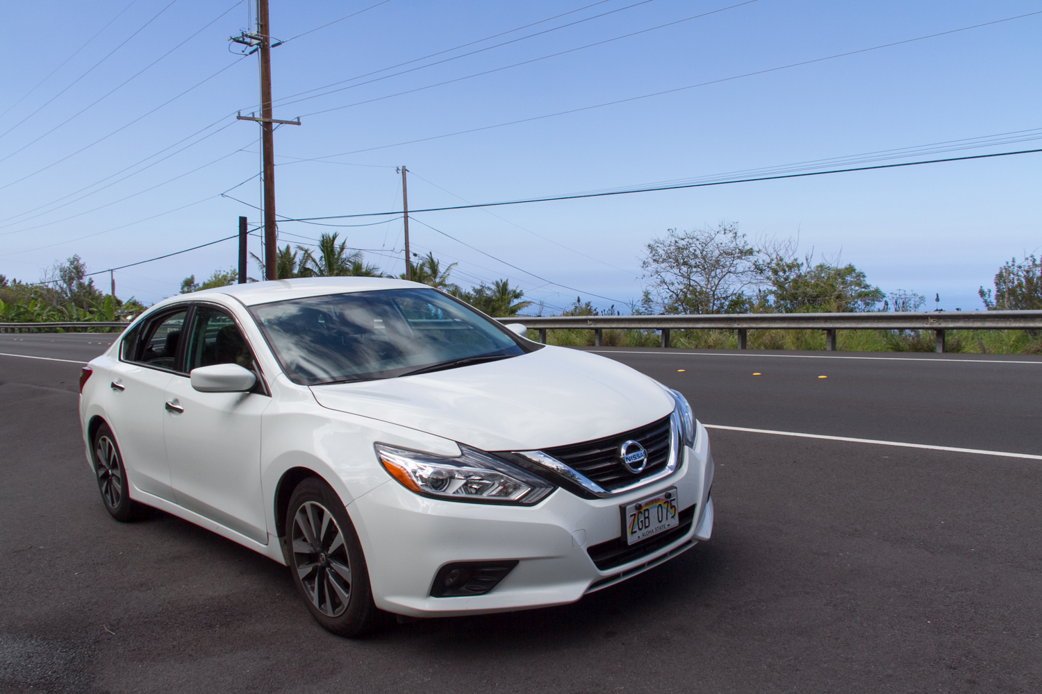 ハワイ　レンタカー　写真 Nissan Altima